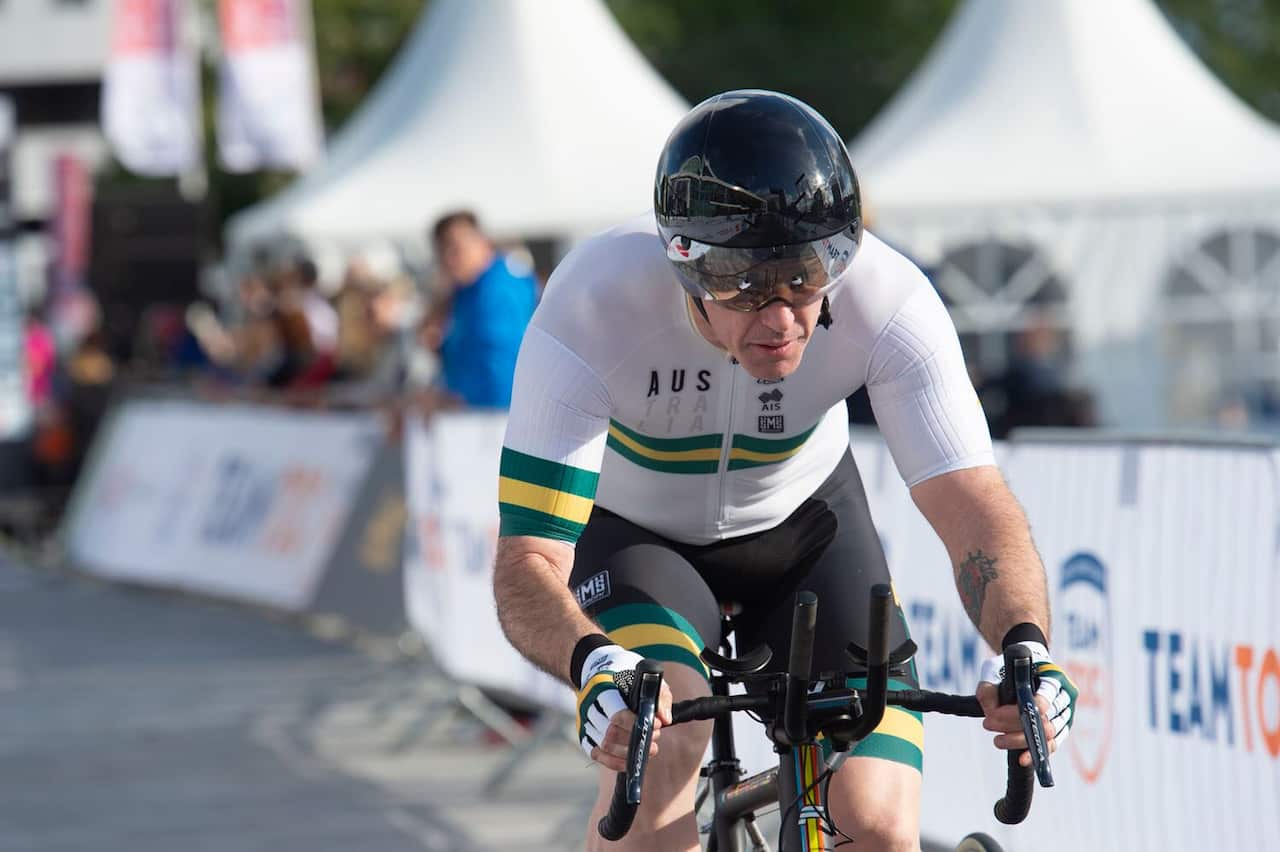 Stuart Jones on his way to claiming silver in the men's T2 ITT (Casey Gibson)