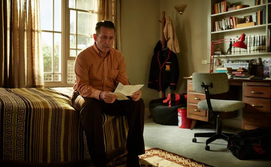 Anthony LaPaglia, Holding The Man 