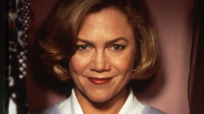 Serial-Mom_704.jpg