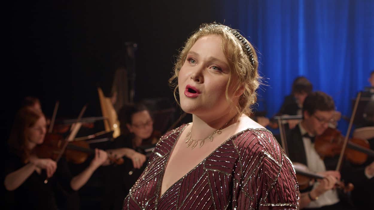 Falling for Figaro, Danielle Macdonald