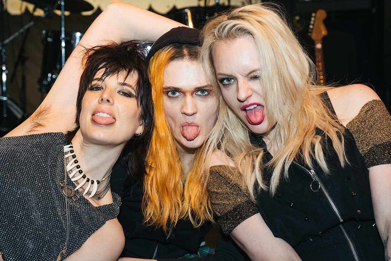 Agyness Deyn, Gayle Rankin and Elizabeth Moss