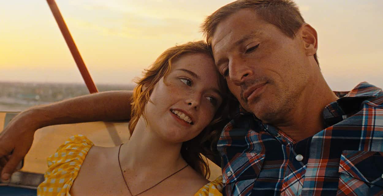 Suzanna Son and Simon Rex in Red Rocket