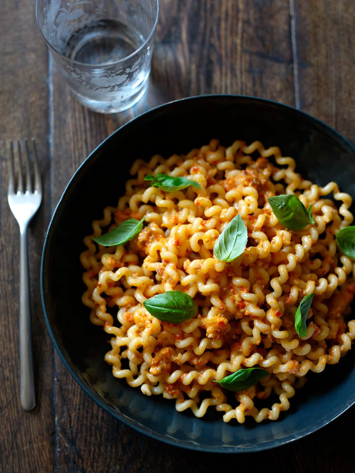 Sicilian pasta with tomatoes, garlic and almonds from Nigellissima