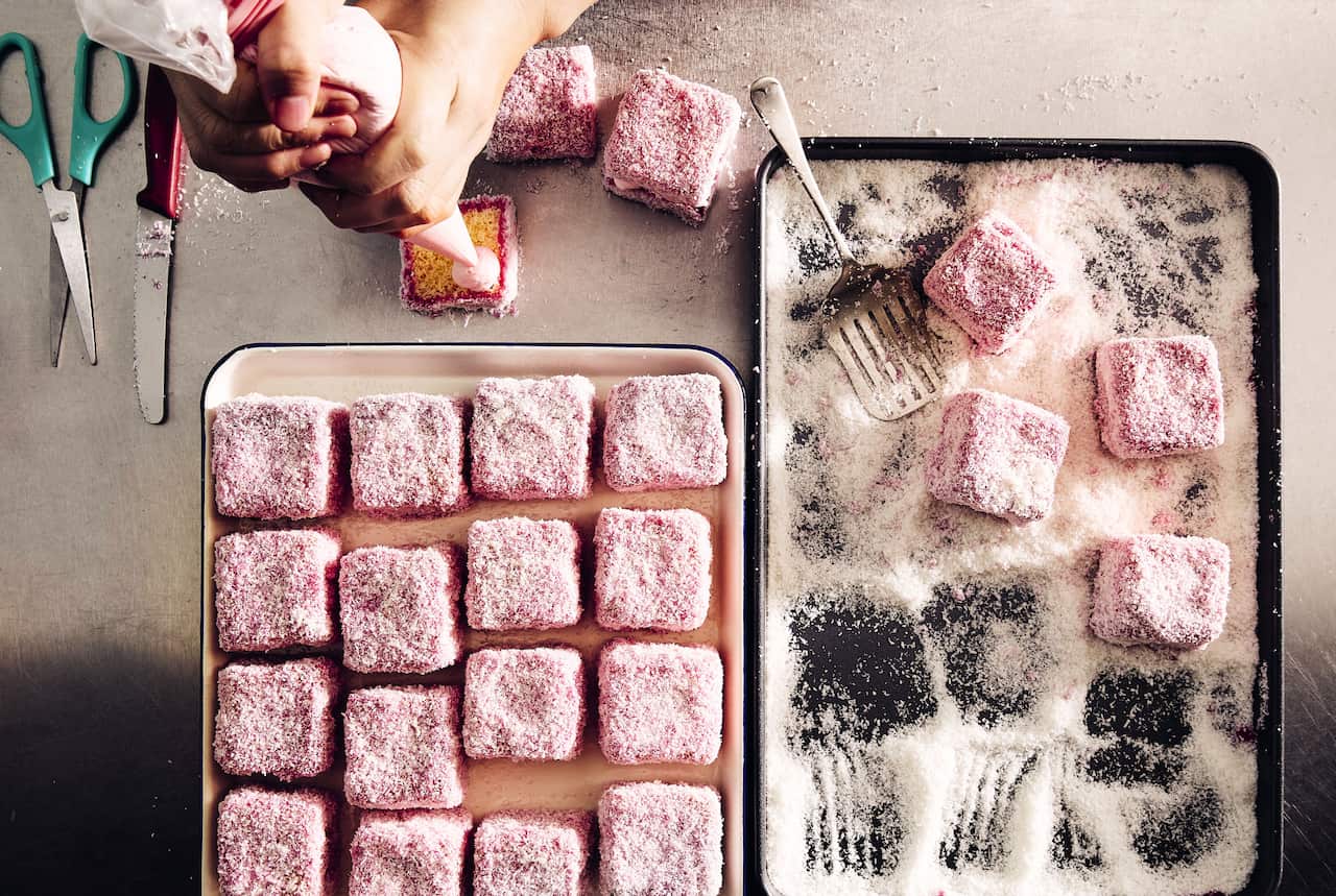 Raspberry jelly cakes