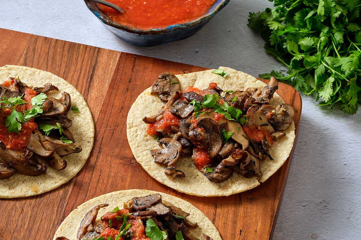 Mushroom tacos with chile de árbol salsa (tacos de champiñones)