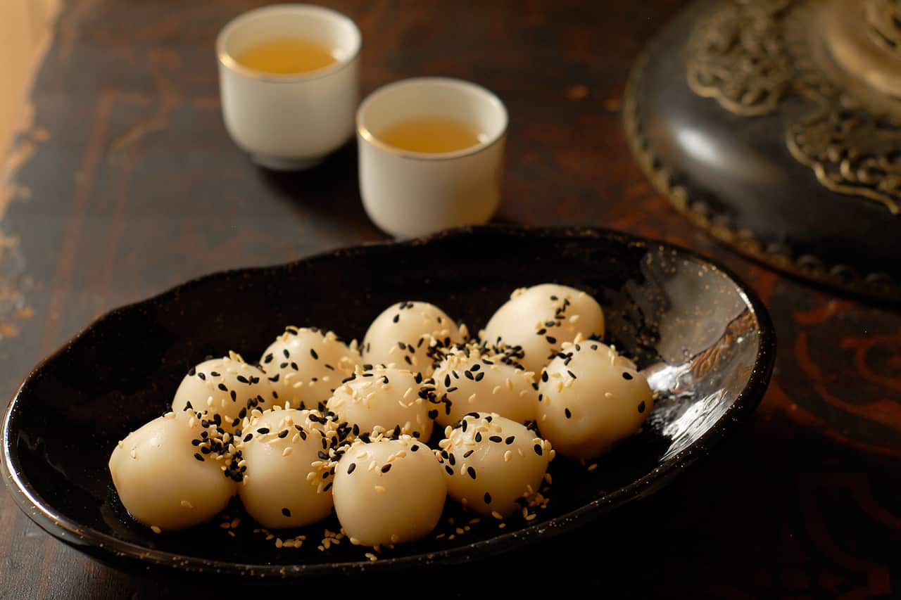 Tea-infused sticky rice dumplings