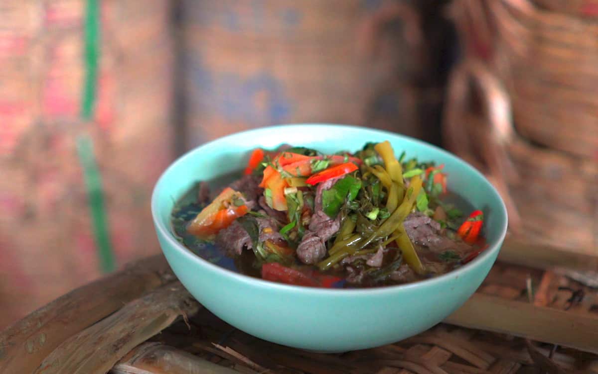 Tamarind broth with beef and water spinach