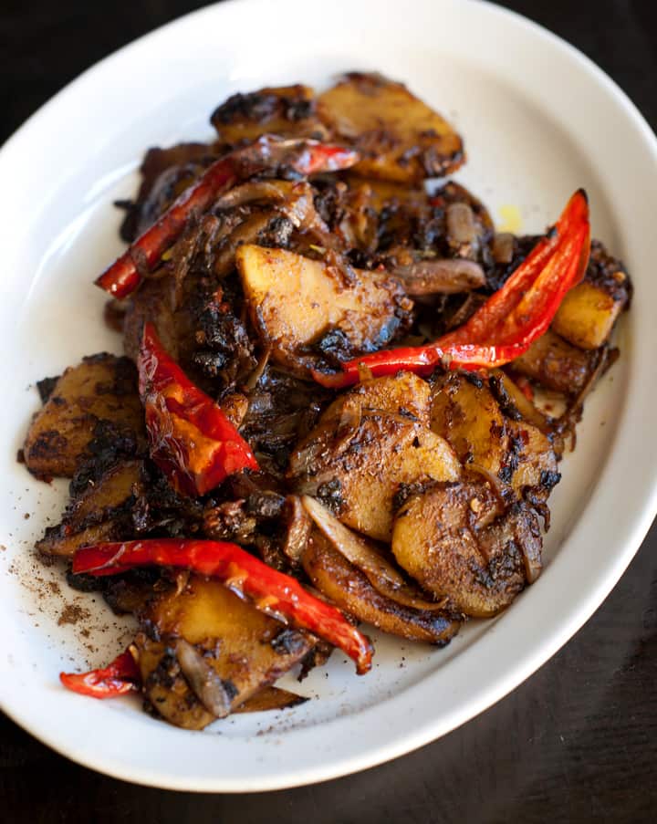Stir-fried potato with chilli sauce and black beans