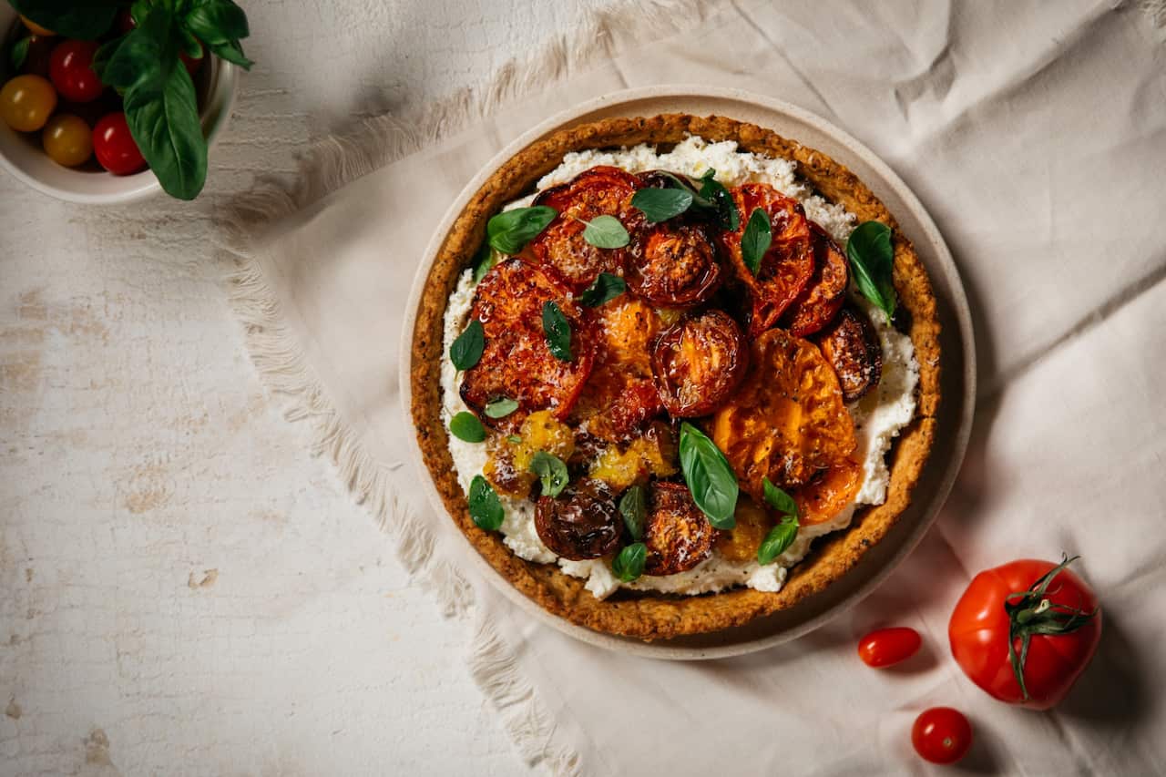 Tomato tart with cacio e pepe pastry