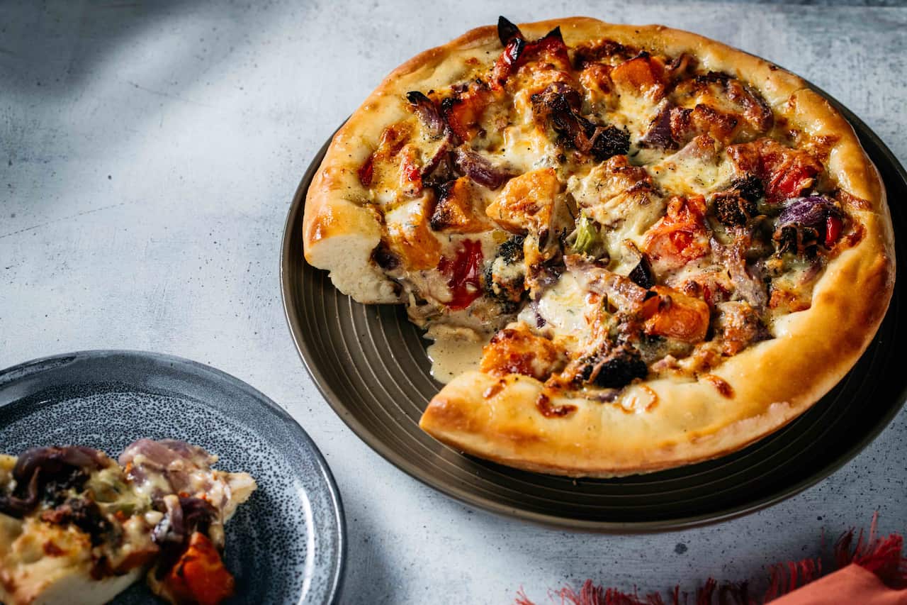 Deep dish vegetable pizza