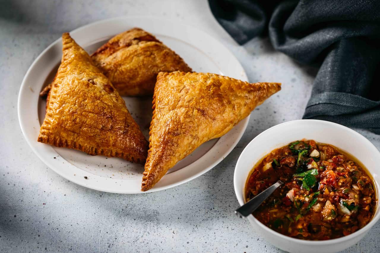 Cheese triangles with cherry tomato sauce