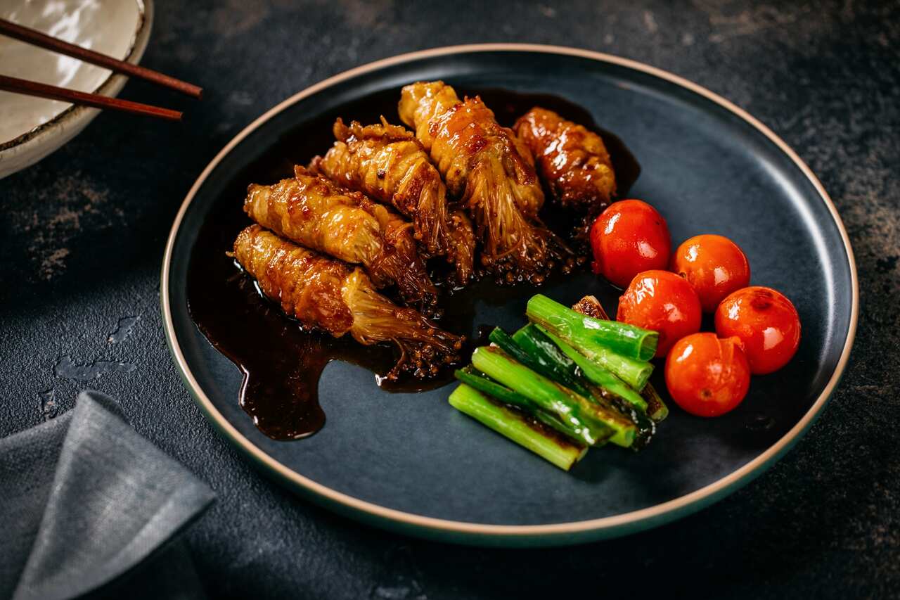 Ginger, pork and mushroom rolls 