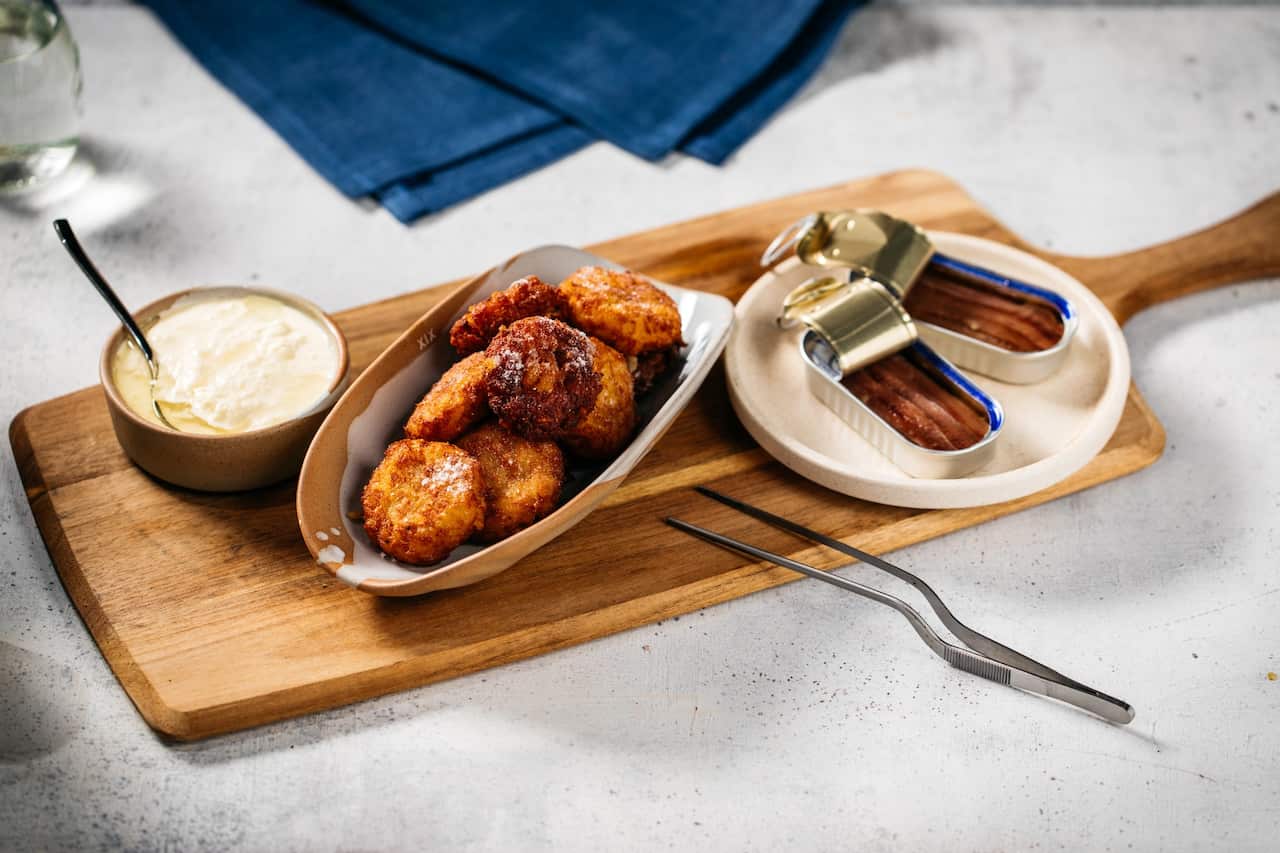 Salt and vinegar rice cakes, anchovies and stracciatella