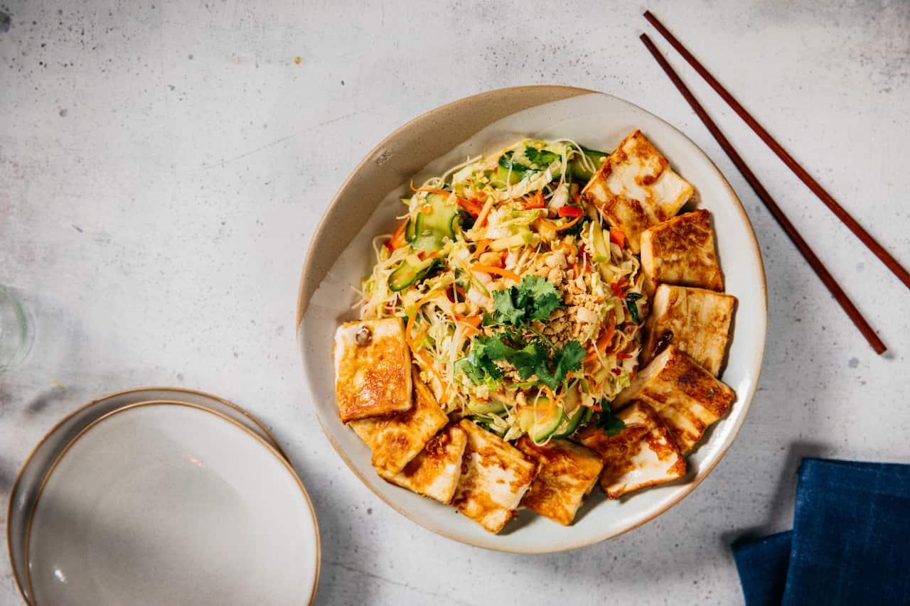 Rice noodle salad with wombok, apple, carrot and tofu