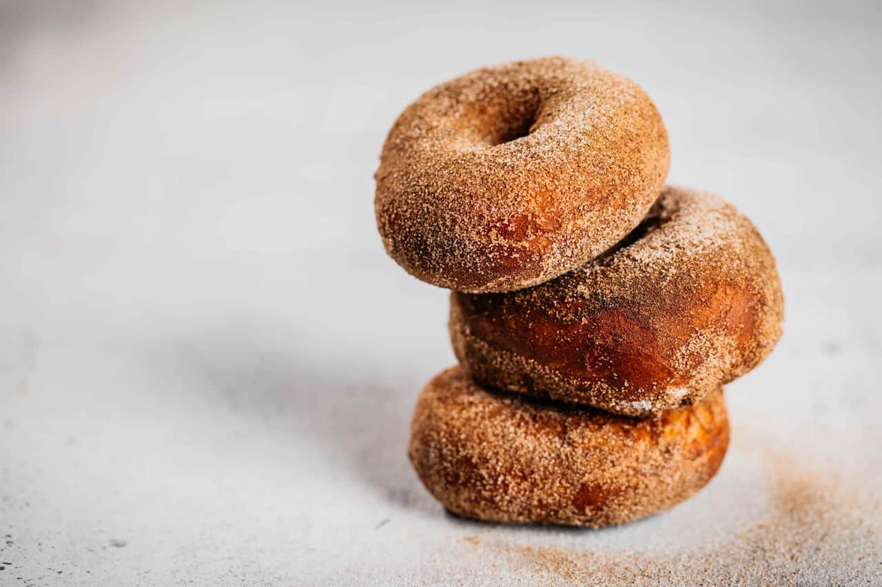 Cardamom and cinnamon doughnuts