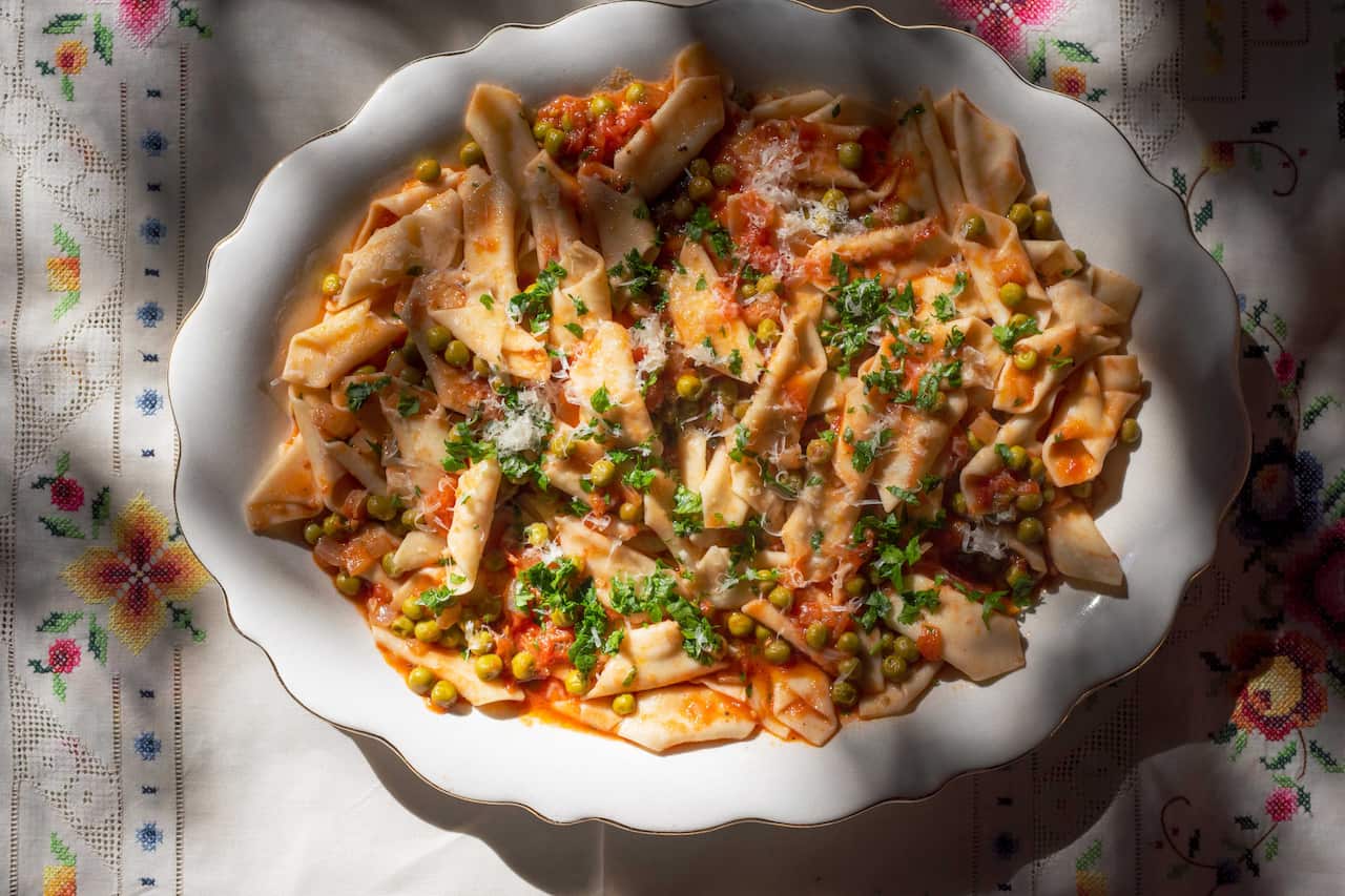 Fusi with peas, tomatoes and cinnamon (Fusi coi bisi, pomodoro e cannella)