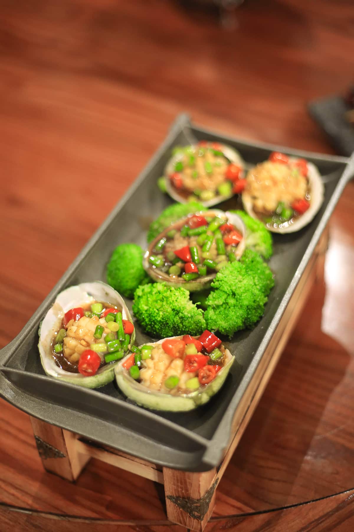 Vegetarian options like spiced fungus, cabbage, asparagus and lettuce dishes also abound.