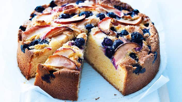 Simple apple and blueberry cake (Donna Hay: Fast, Fresh, Simple)
