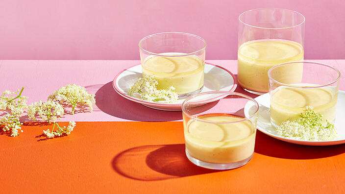 Set passionfruit cream with elderflower jelly