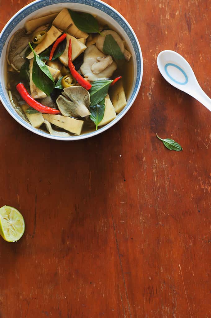 Bamboo and yanang soup (keng no mai sai yanang)