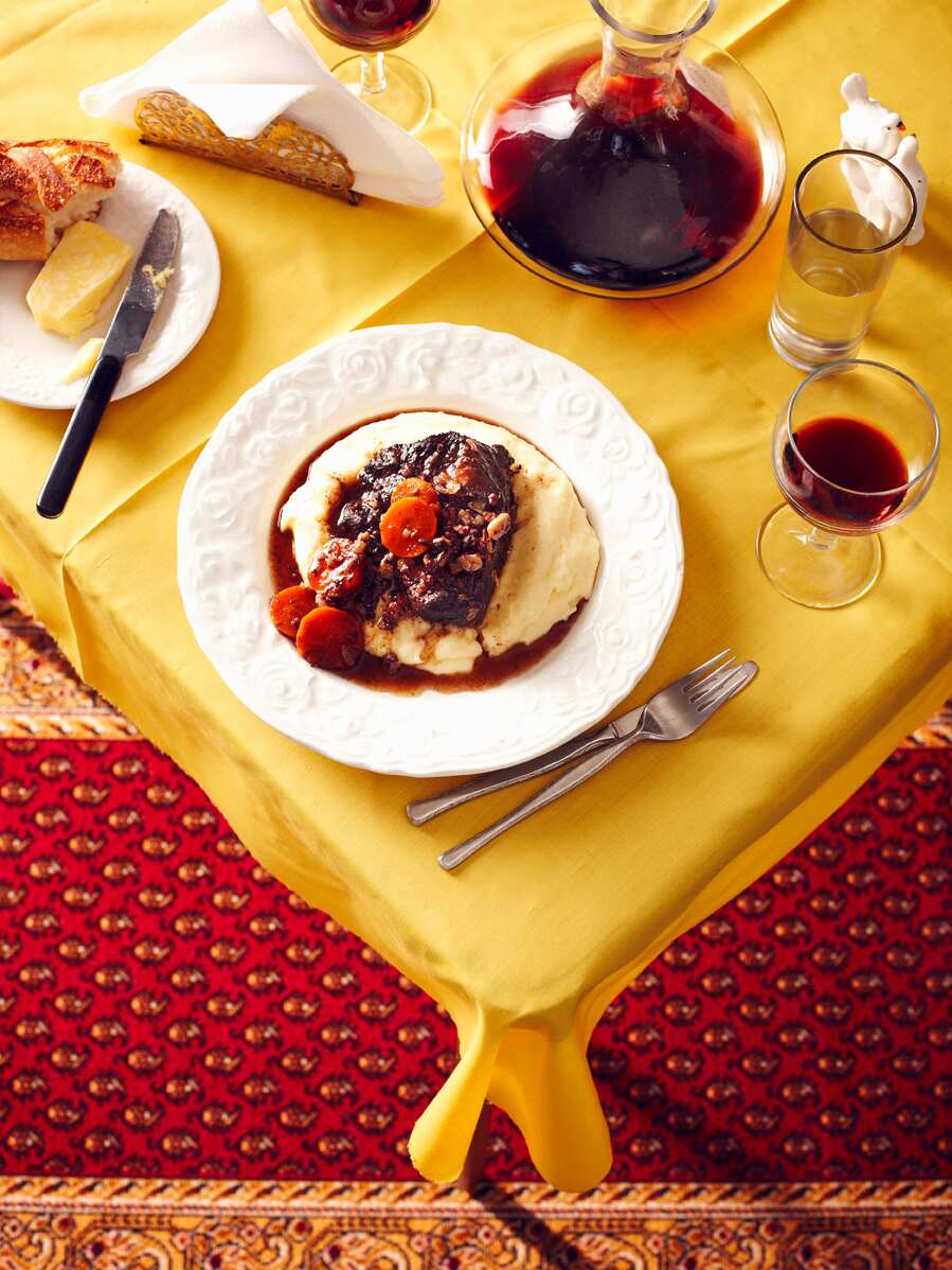 Beef cheek stew in Madiran wine (estoufadde de joue de boeuf au Madiran)