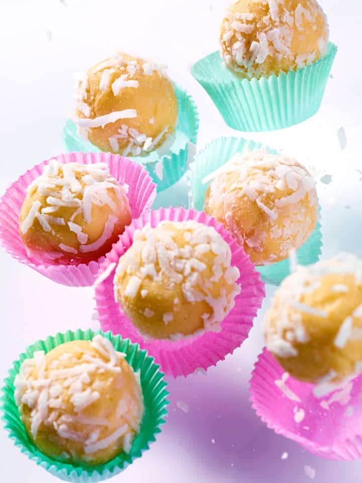 Coconut and caramel balls (beijinho)