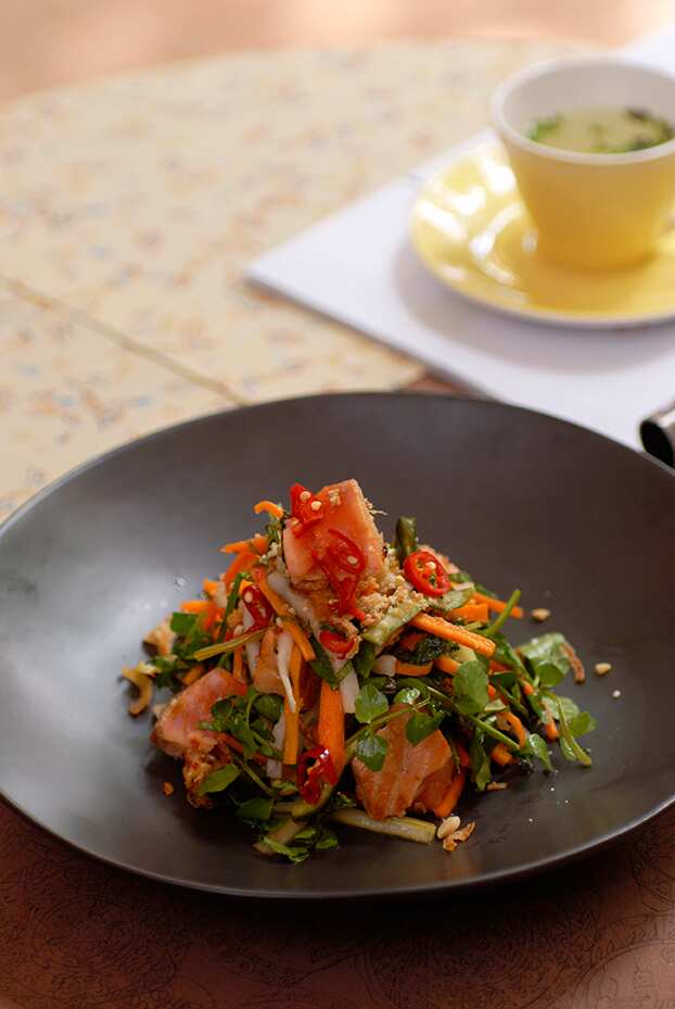 Chargrilled salmon salad