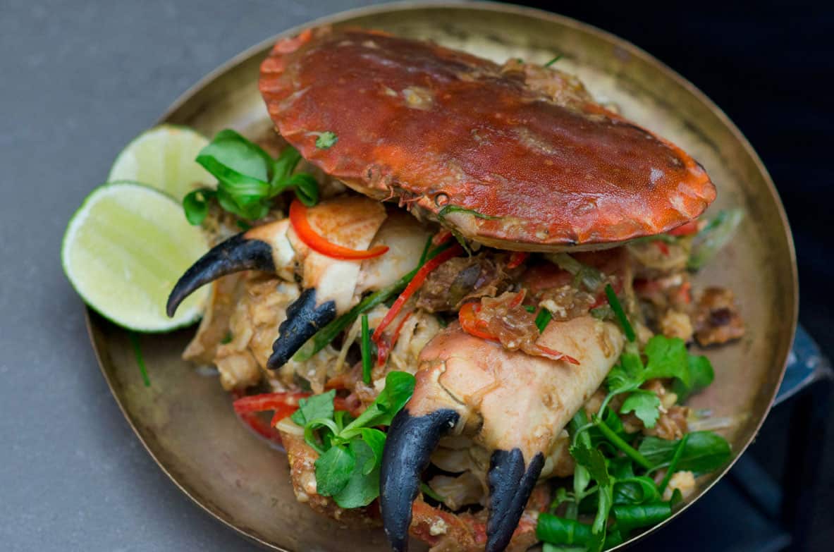 Crab wok-tossed in tamarind sauce 