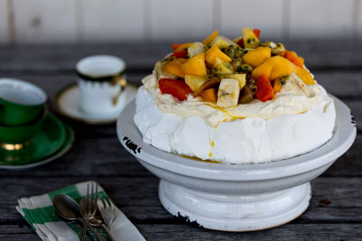 Golden pavlova