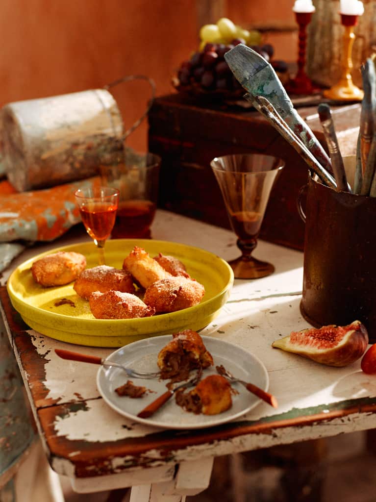 Buñuelos de cuaresma (chocolate-filled fritters)