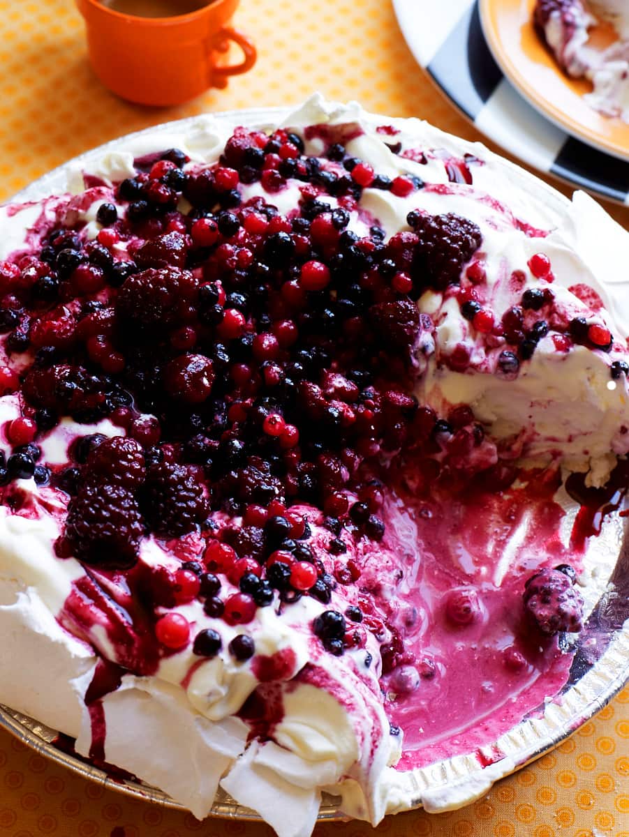 Pavlova with berries