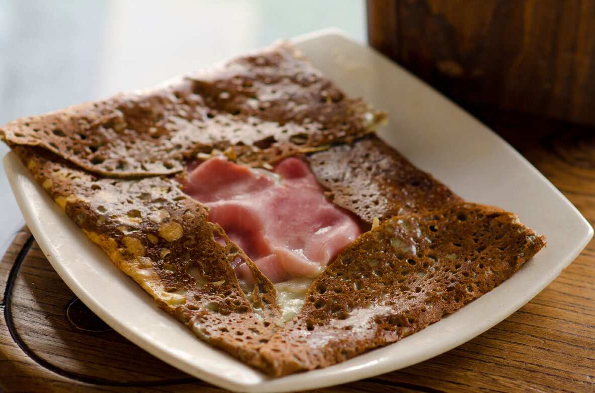 Galettes with ham and eggs