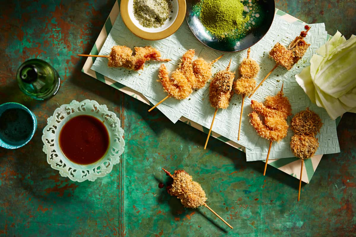 Deep-fried skewers with dipping sauce (kushi katsu)