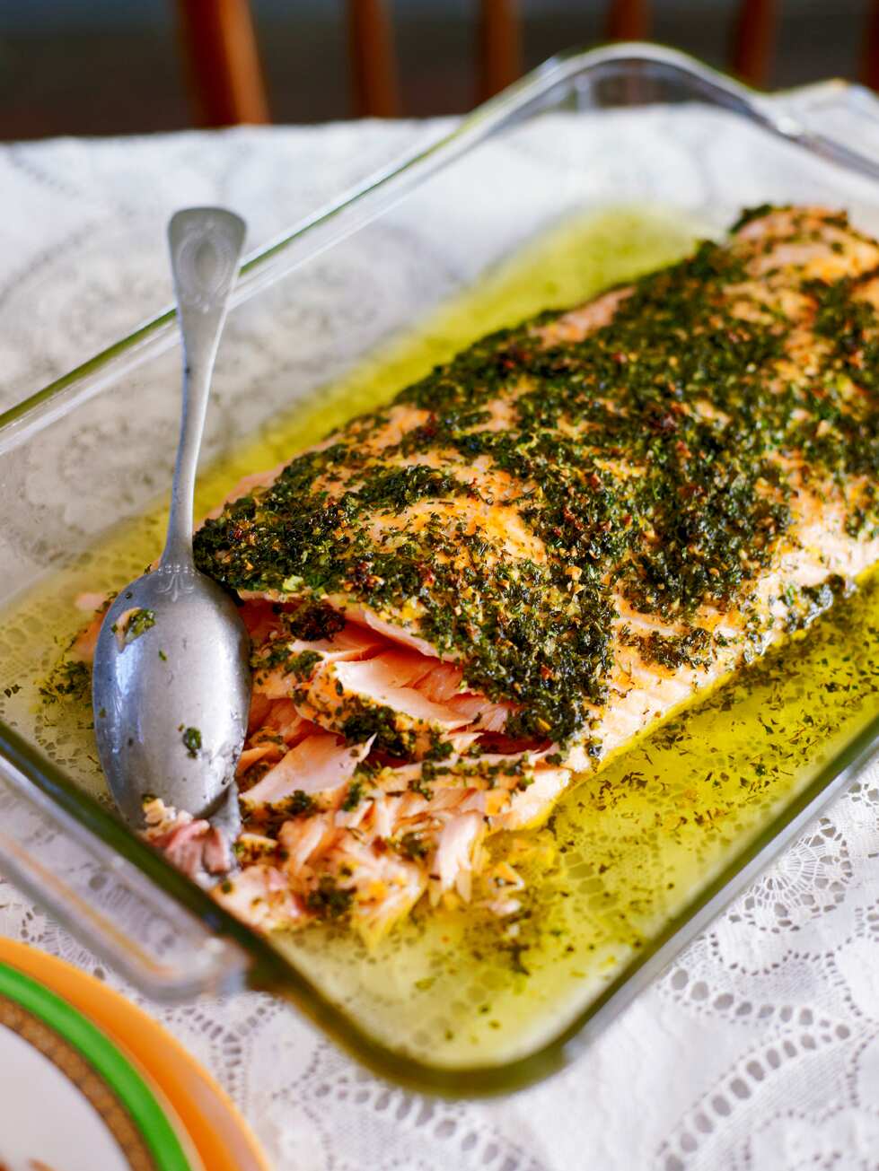 Grilled salmon with onion sauce