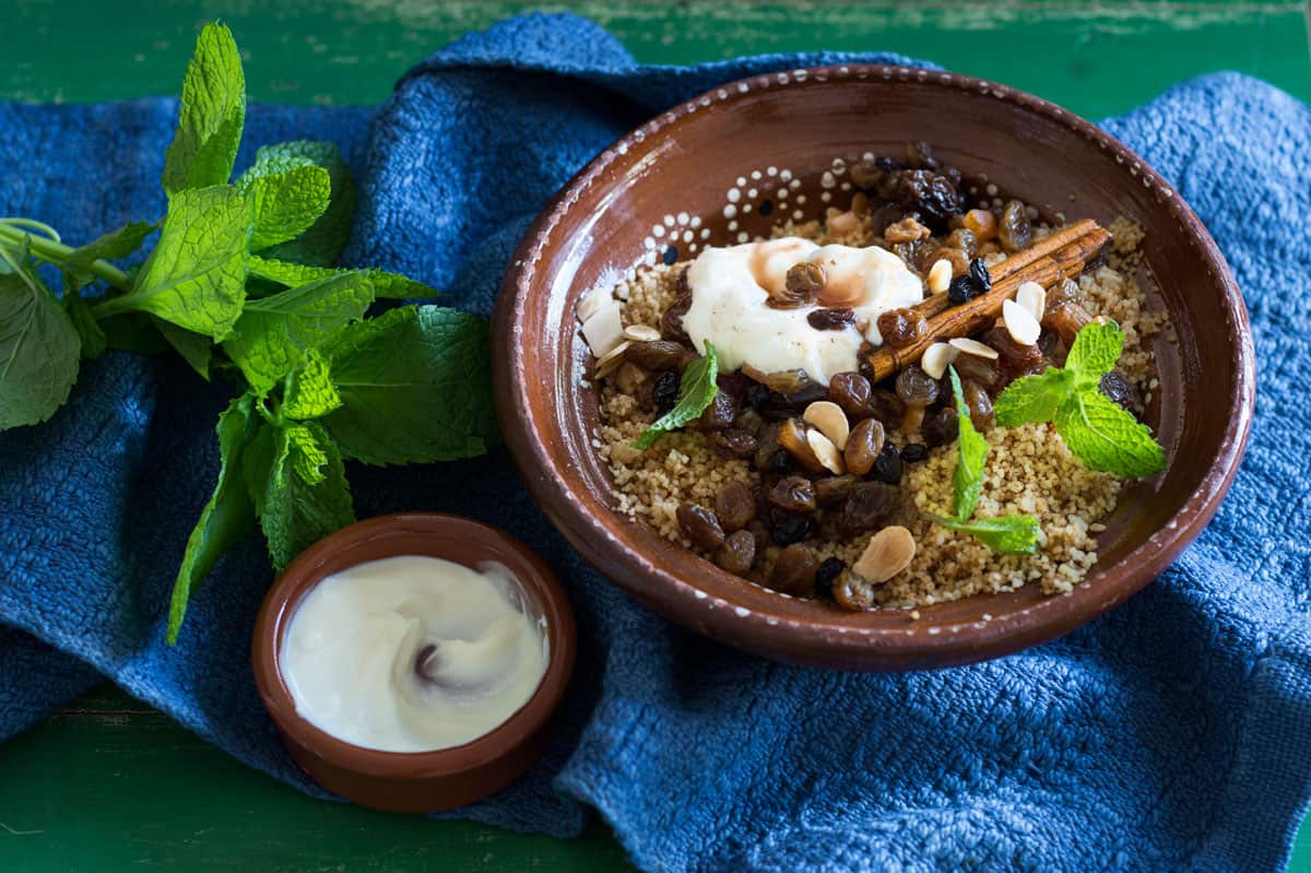 Sweet couscous seffa