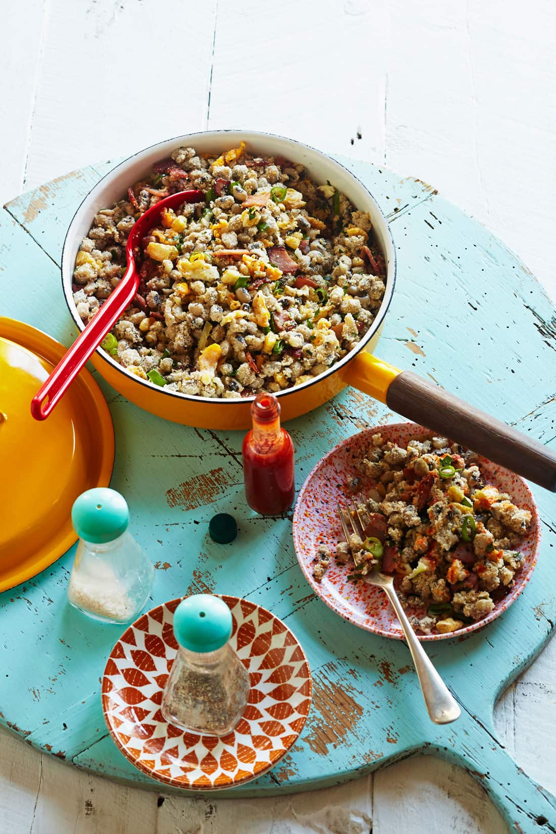 Beans with fried bacon and scrambled eggs (feijão tropeiro)