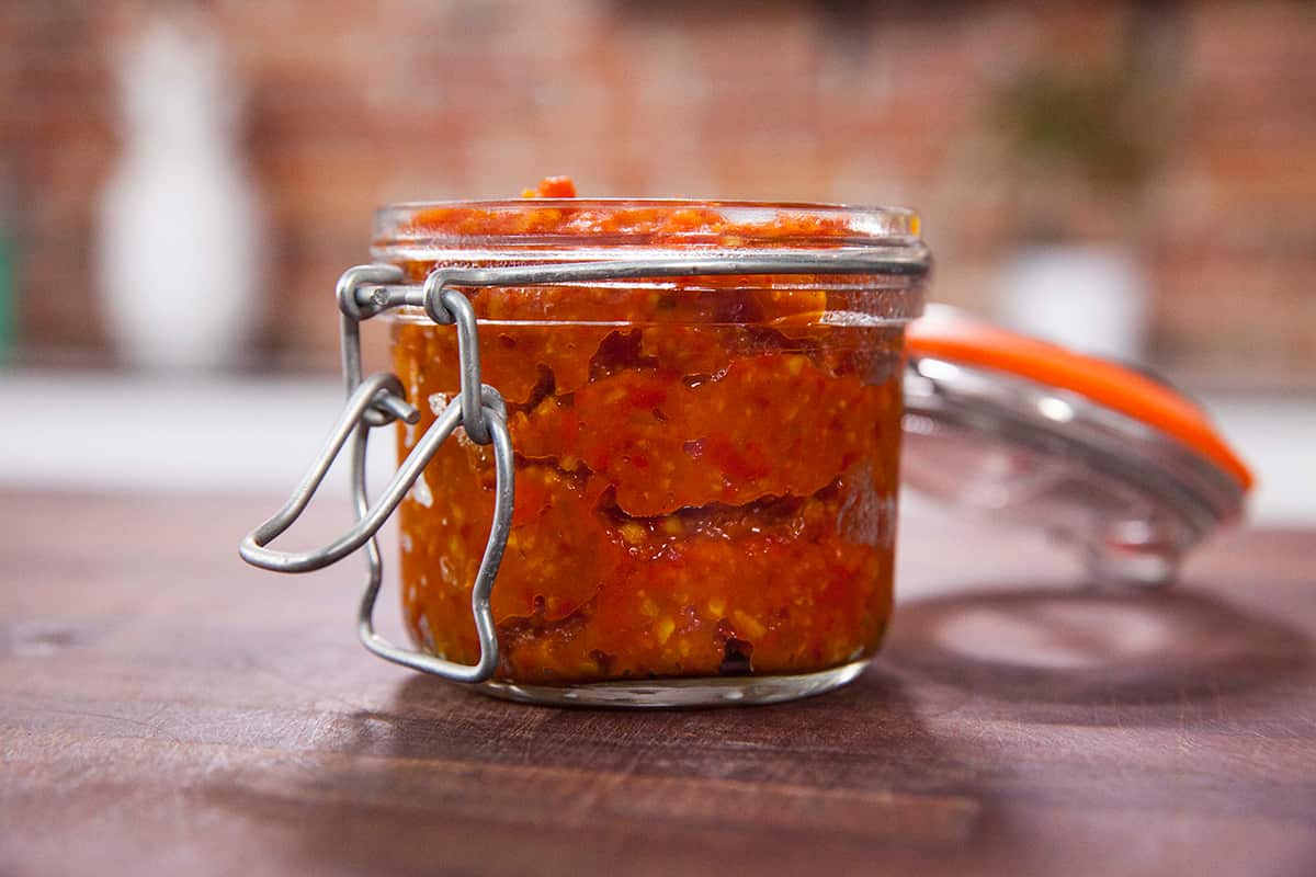 Roasted red pepper, tomato and chilli chutney 