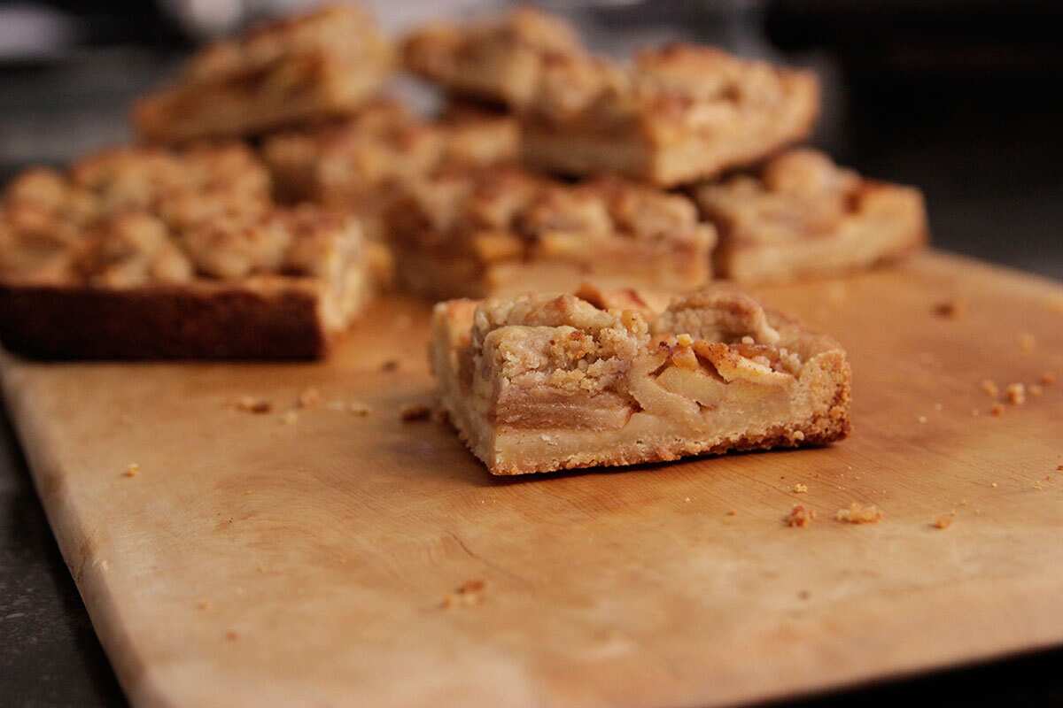 Apple pie bars