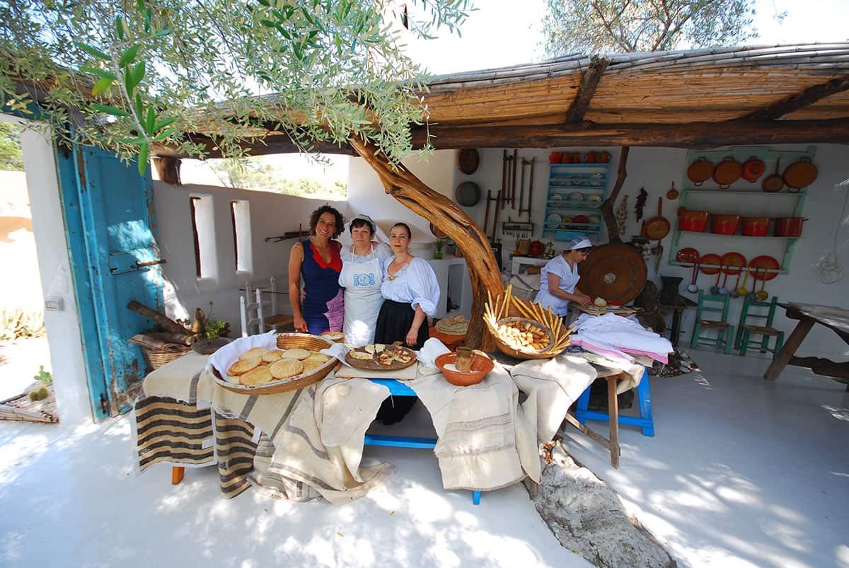 Alex Polizzi (left) in Secret Italy series 2