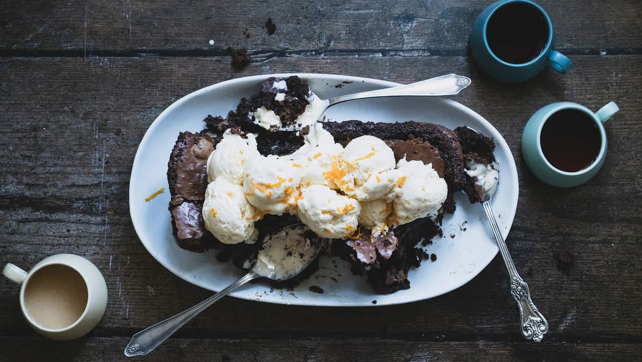 Argan oil chocolate brownie with orange and cinnamon ice cream