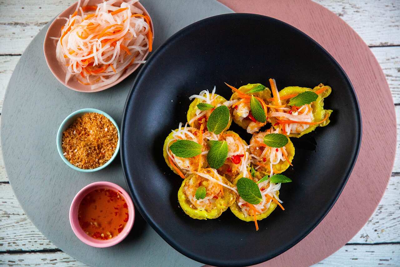 Crisp Vietnamese coconut pancakes with prawns (Banh khot)