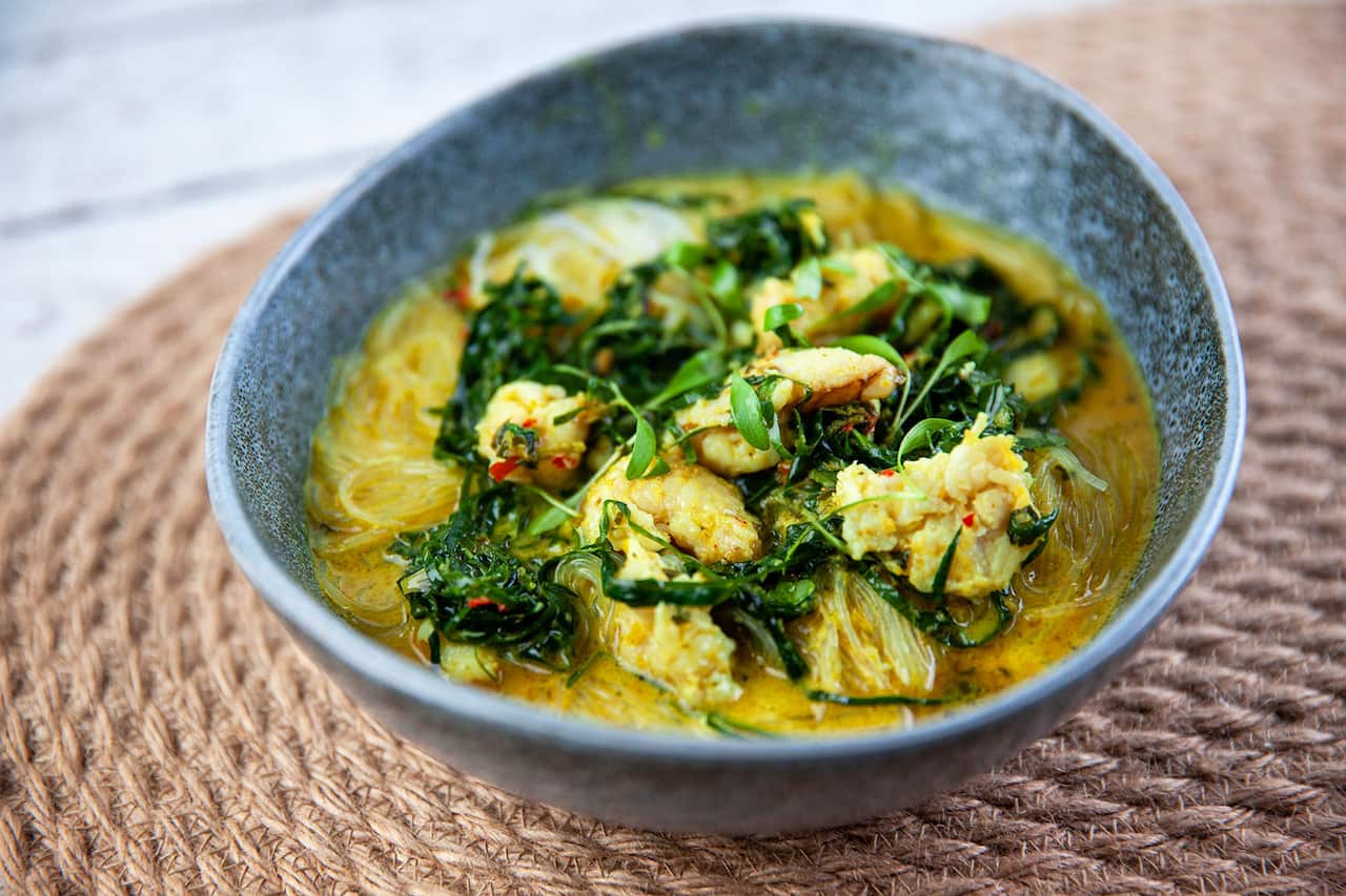 Thai yellow crab curry with vermicelli noodles