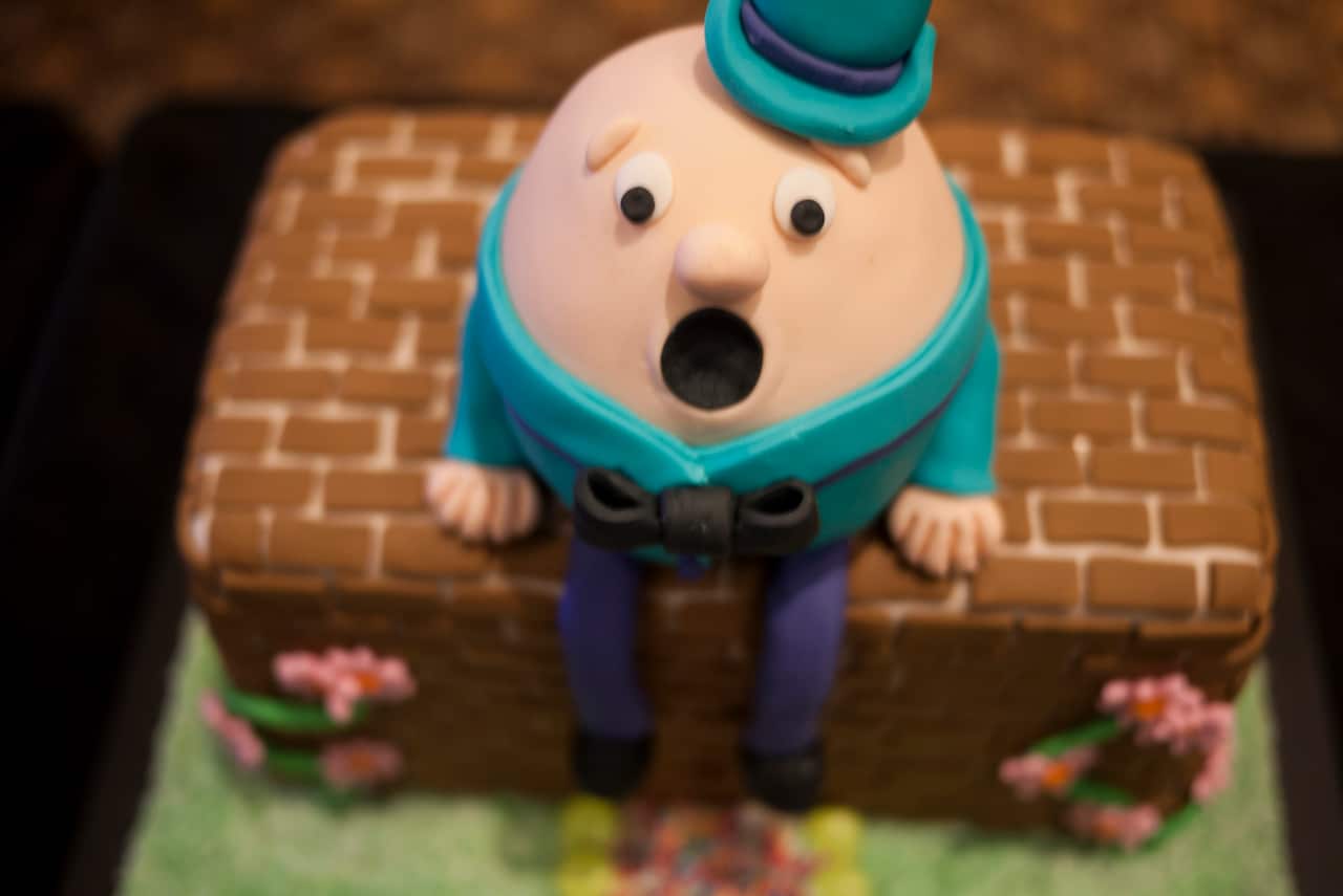 aww_humpty_cake.jpg