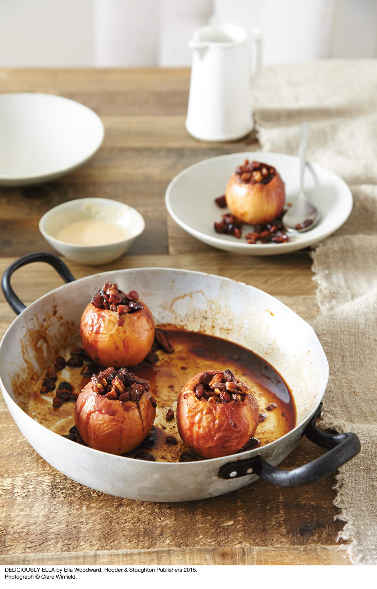 Baked apples with coconut cream