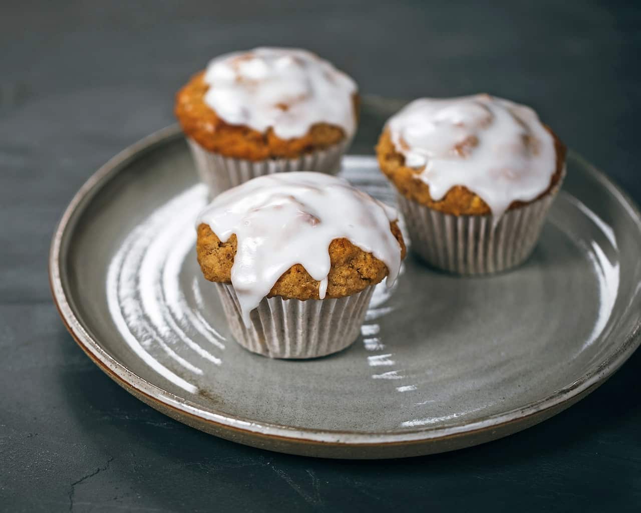 Banana muffins with lemon glaze