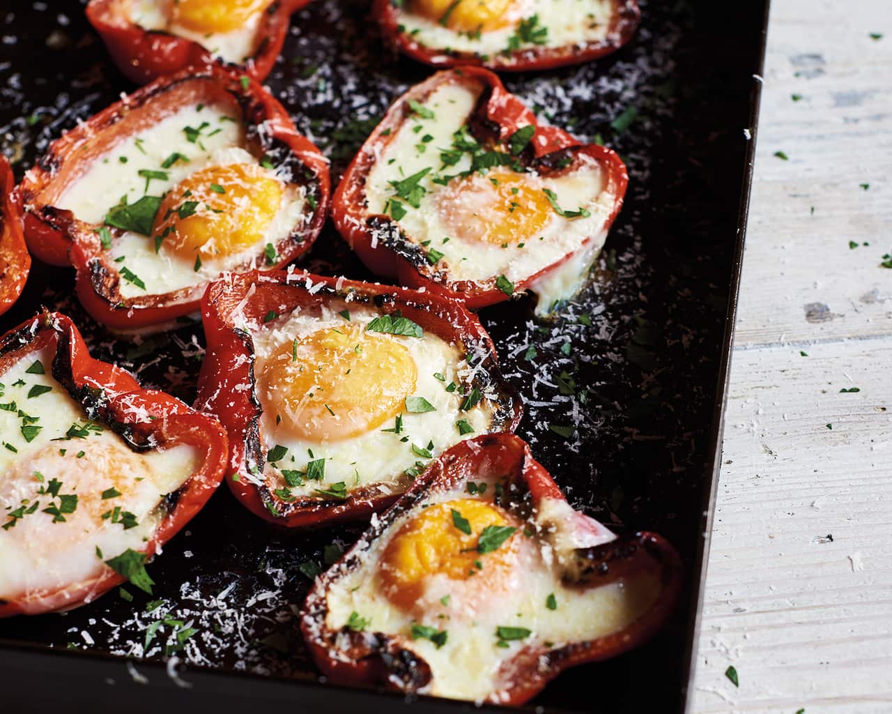 Barbecued capsicum with egg and pecorino