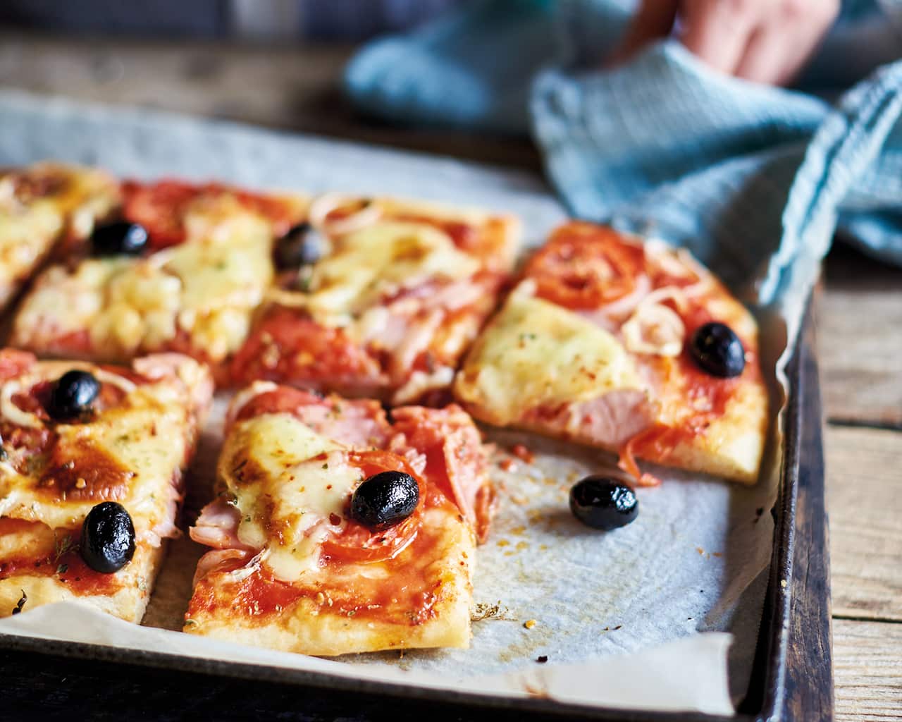 Barbecued pizza (pizza a la parilla)