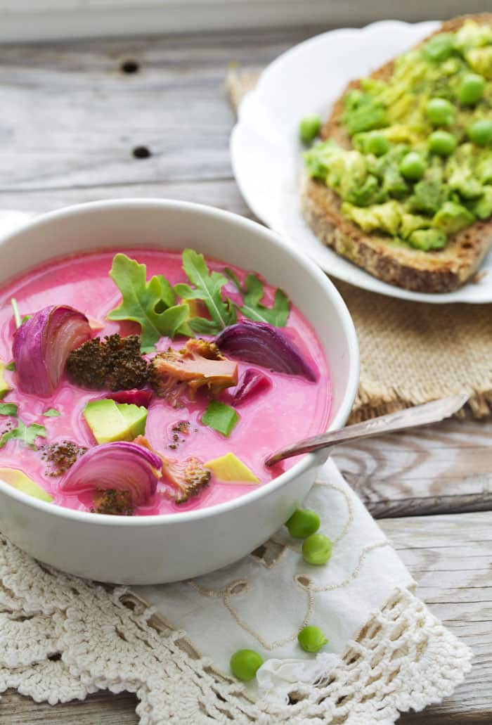 Pink soup with roasted onions and broccoli