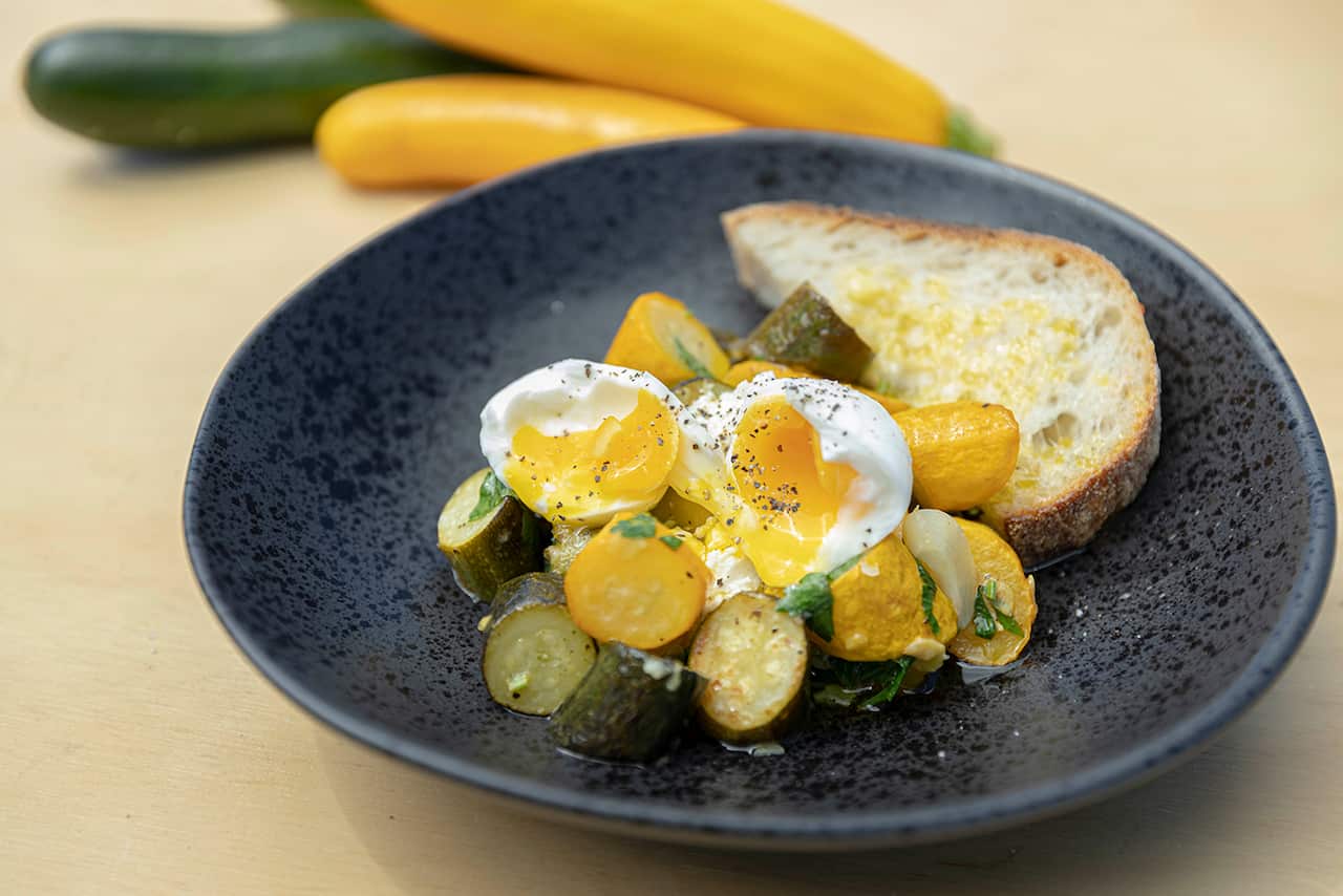 Braised zucchini with lemon and garlic