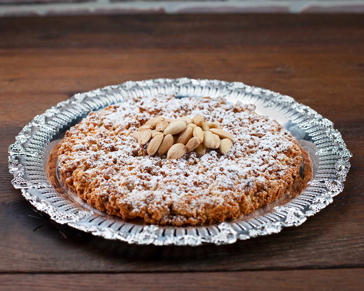 Giant almond crub biscuit or fregolotta